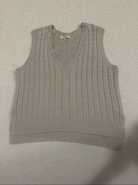 Women's Cable Knit V-Neck Sweater Vest - Light Gray